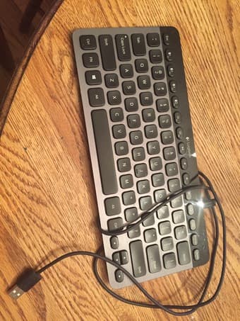 Logitech Bluetooth Illuminated Keyboard K810 1