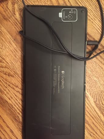 Logitech Bluetooth Illuminated Keyboard K810 2