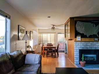 Room in beautiful, well-lit, spacious 2 bdr, one block from Stanford 1