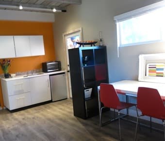 Designer Studio - fully furnished, all utilities and wifi included 2