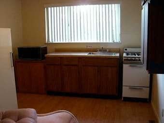 Furnished studio in quiet Palo Alto neighborhood 1