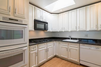 AMAZING ROOMMATES - great for those new to the area! 3