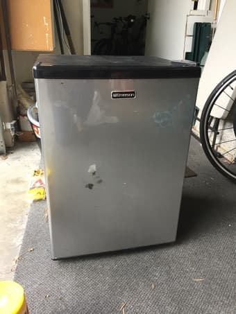 Emerson 2.8-cu ft refrigerator 1