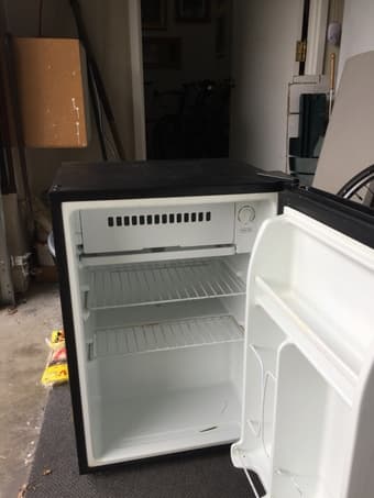 Emerson 2.8-cu ft refrigerator 2