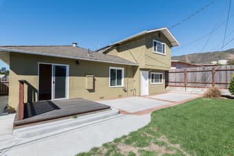 Diverse group of friends looking for an extra roomie! 3