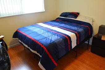 Queen bed (Mattress + Base + Frame base + pillows) 1
