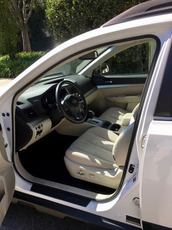 2013 White Subaru Outback 2.5i Premium 3
