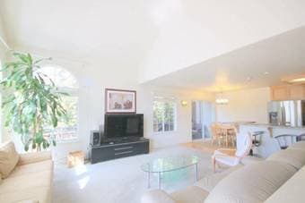 Private room available in a beautiful townhouse in sunnyvale 1