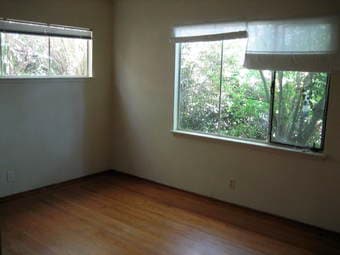 Private room available in Palo Alto Dec 11-31st 1