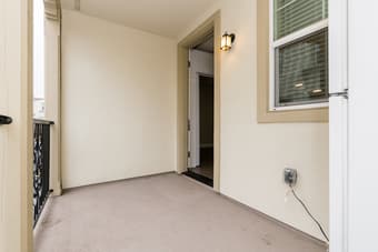 Big room and amazing roommates--come meet us! 3