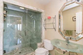 Community house looking for a new housemate 2