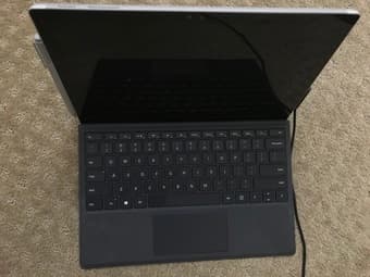 Microsoft Surface Pro 4 128 GB, 4 GB RAM i5 1