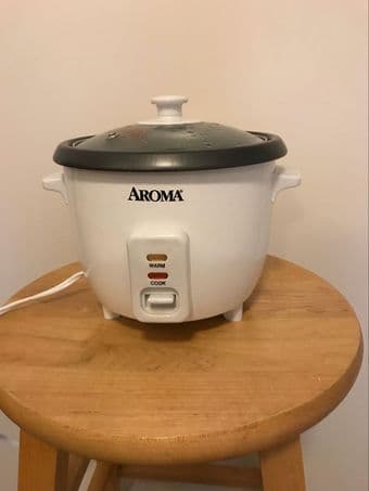 Nearly New! Rice cooker, hair dryer, Lamp 1