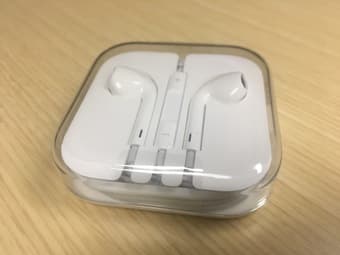 Brand new (sealed) Apple EarPods 1