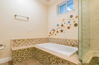 Community house looking for a new housemate 2