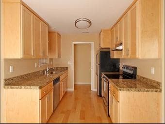 Palo Alto 2BR/2BA 公寓客厅出租（Stanford 附近） 1