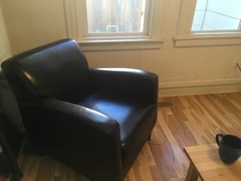 Like-new living room armchair 2