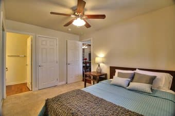 Short rent:1 bd/ba in 2b/2b - walking distance to San Antonio Caltrain 1