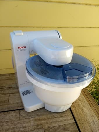 Bosch MUM4405 Compact Tilt-Head Stand Mixer 2