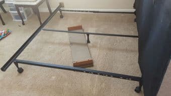 Reduced price - Queen size bed with mattress 2