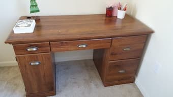 Desk w pull-away keyboard 1