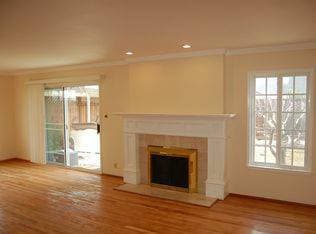 $823 / 115ft2 - 1 Bdrm | Wood Floors | Nice House | Nicer Housemates - 2