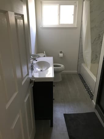 1 Bedroom available in SFH (Lawrence/Stevens Creek) 2