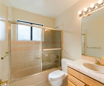 Fantastic housing with great roommates - the bomb dot com! 3
