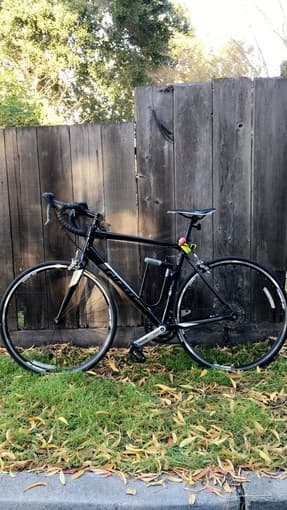 GIANT road bike (ML size) in excellent condition w/ bikelight and lock 1