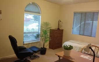 Private Room in beautiful Palo Alto neighborhood - available 1/12 1