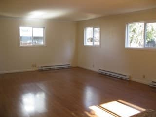 One bedroom with a Private Bath near CalAve Caltrain Station 2