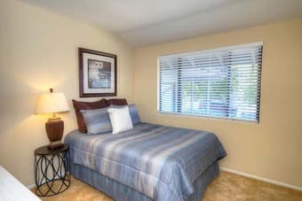 Looking for a great roommate to fill our open room in Menlo Park! 2