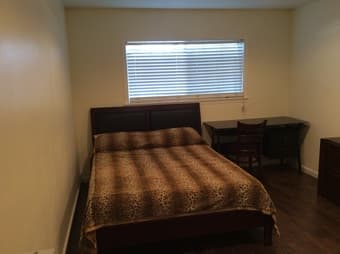 Available Now -- Remodeled Furnished 2 Br/1Ba ( 2.1 miles to Stanford) 1