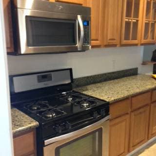 $3000 / 2br - Cozy 2 bdrm 1 bath single family house (east palo alto) 3
