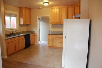 Excellent 2B1B in a duplex house downtown Burlingame w/ an Inlaw unit 2