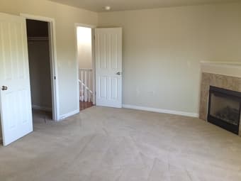 [Menlo Park] One Master BR with a parking spot in a 3B/2.5B townhouse 2