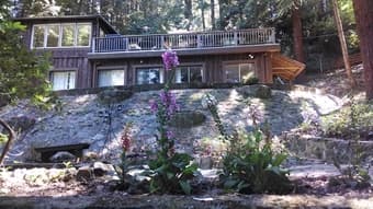 Gorgeous 900 sqft Private Unit in Redwoods! 1