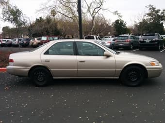1999 Toyota Camry LE, clean title, good condition 2