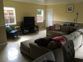 2 comfy rooms available ranging $1230-$1380 2
