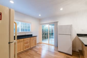 Community house looking for a new housemate 1