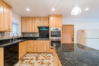 Community house looking for a new housemate 1