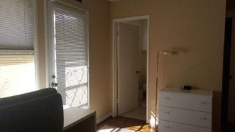 Beautiful furnished private room and bath 1,5 miles to campus 3