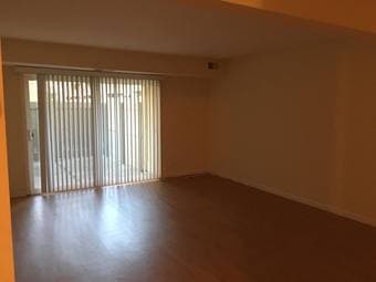 Large room w/ private bath in 2b2b apt close to Stanford 2