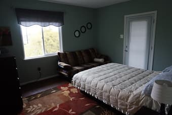 Fully Furnished cozy 2 bedroom,1 bath private unit in Redwood City 1