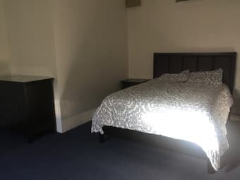 Private room with wifi and washer/dryer 1