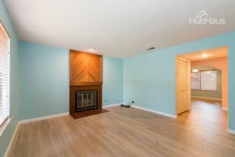Big room and amazing roommates--come meet us! 3