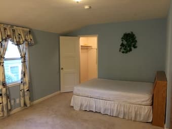 Spacious Finished Upstairs Room in House Walk to Stanford 2