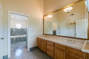 Friendly roommates - housing for young professionals! 3