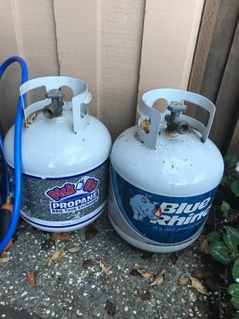 Bbq propano gas tank( blue rhino and pick up) 1