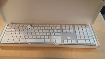 Magic Keyboard with Numeric Keypad - US English (like new) 2